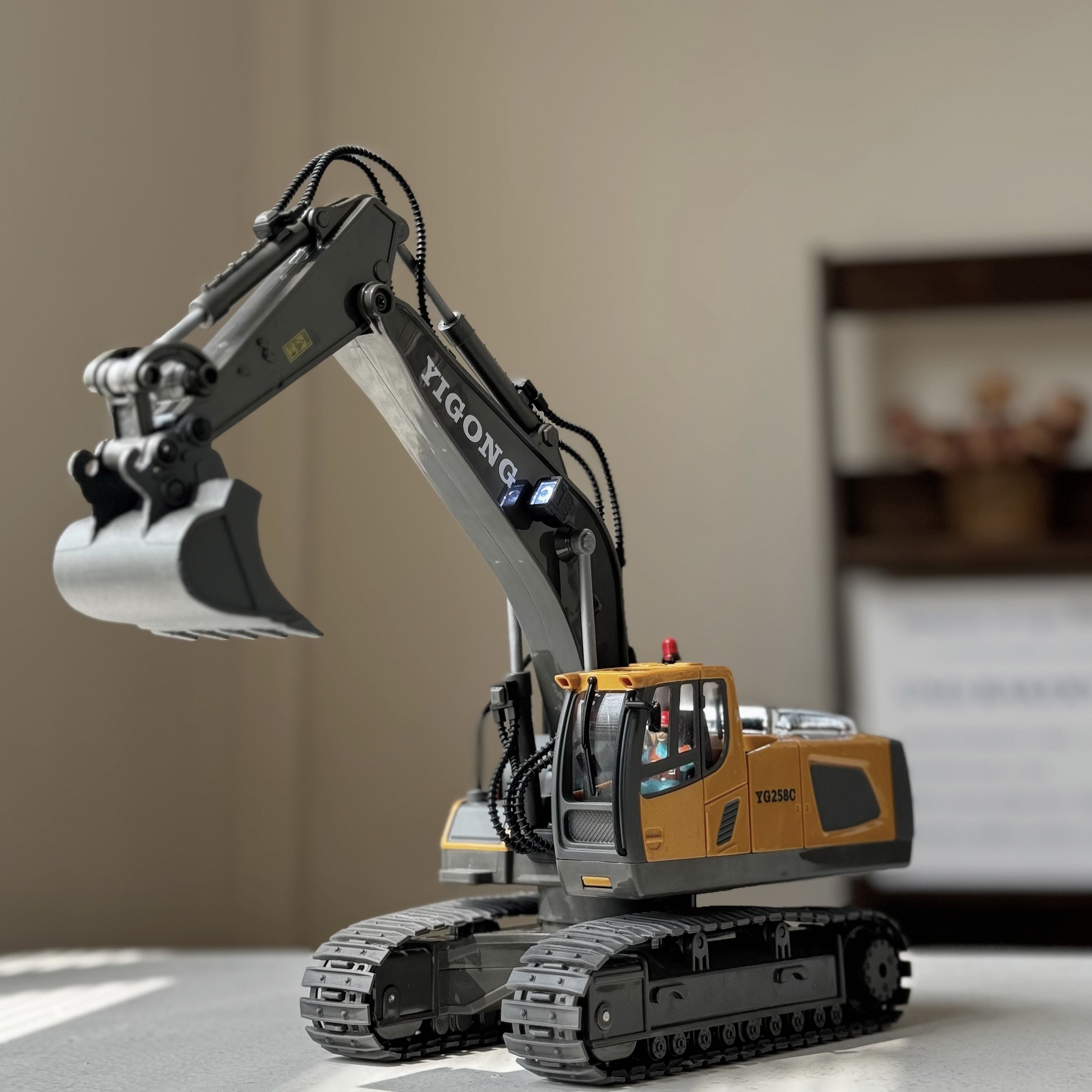 1pc YIGONG 9-Channel Remote Control Excavator Toy - 2.4Ghz Construction Vehicle with Alloy Metal Cap, Lights & Sounds, Rechargeable Battery - Ideal for Boys & Girls, Perfect Halloween, Thanksgiving, Christmas Gift